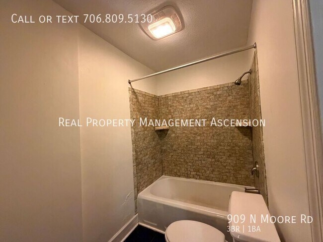 Building Photo - 909 N Moore Rd