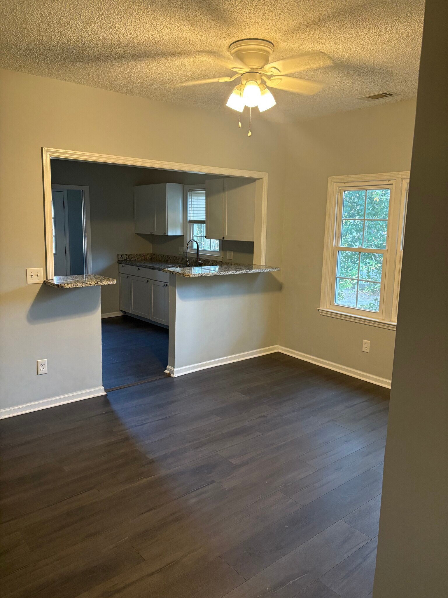 Building Photo - 1717 Cherokee Rd