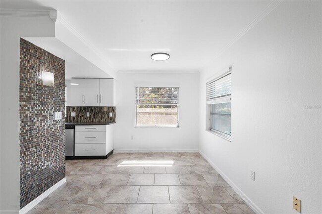 Building Photo - 555 62nd St S