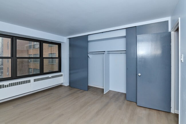 Building Photo - 6118 N Sheridan Rd