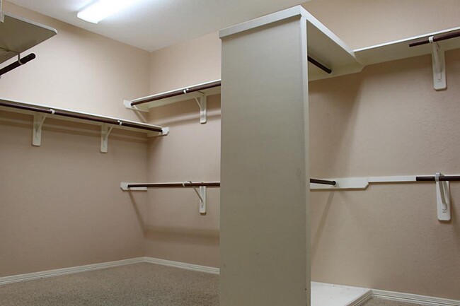 Building Photo - 20419 Windrose Bend Dr