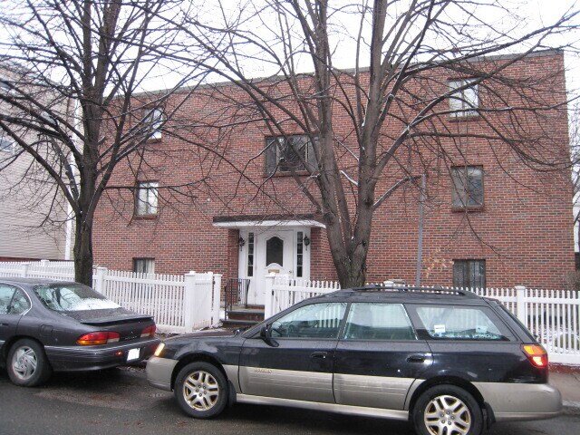 Building Photo - 25 Linden Ave