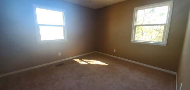 Building Photo - 2604 Aden Pl