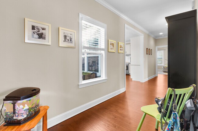 Building Photo - 137 Shoreview Dr