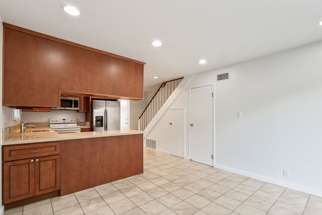 Building Photo - Spacious 3-Bedroom Daly City Home – Prime ...