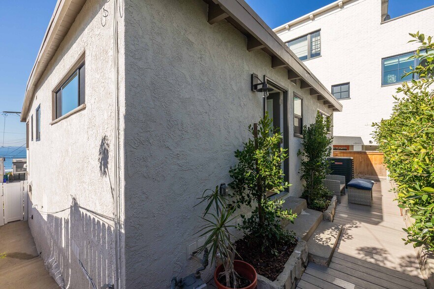 Building Photo - 2612 Alma Ave