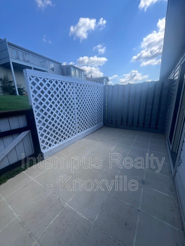 Building Photo - 813 Villaview Way