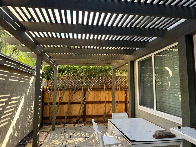 Building Photo - Charming 2 bedroom 2 bath in Tierrasanta!