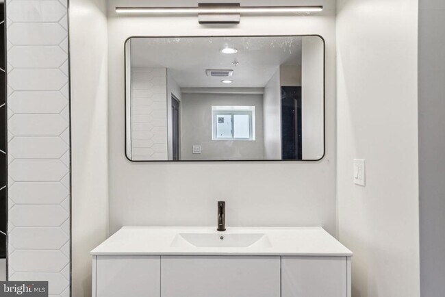 Building Photo - 431 S 62nd St