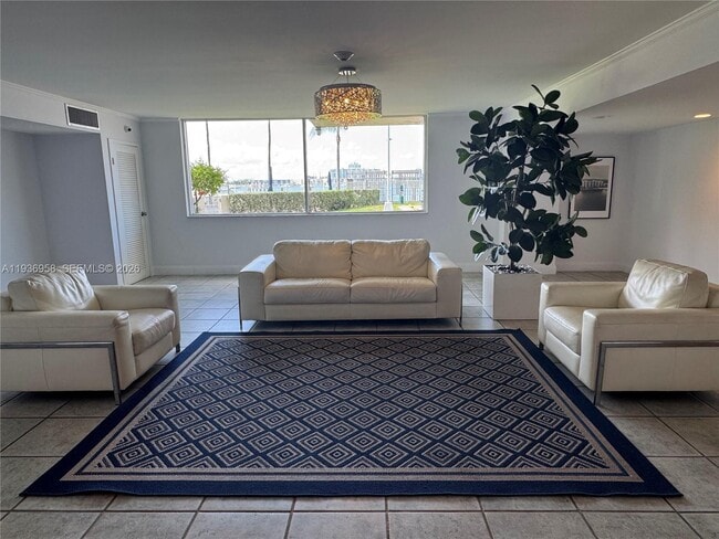 Building Photo - 2821 N Miami Beach Blvd