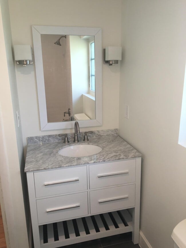 Building Photo - 27 E Rd