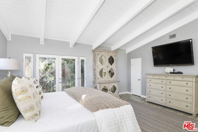 Building Photo - 2154 Sunset Crest Dr