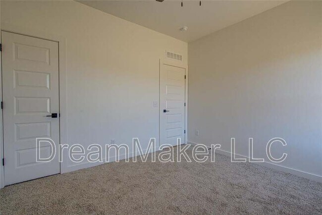 Building Photo - 126 Hope Ave