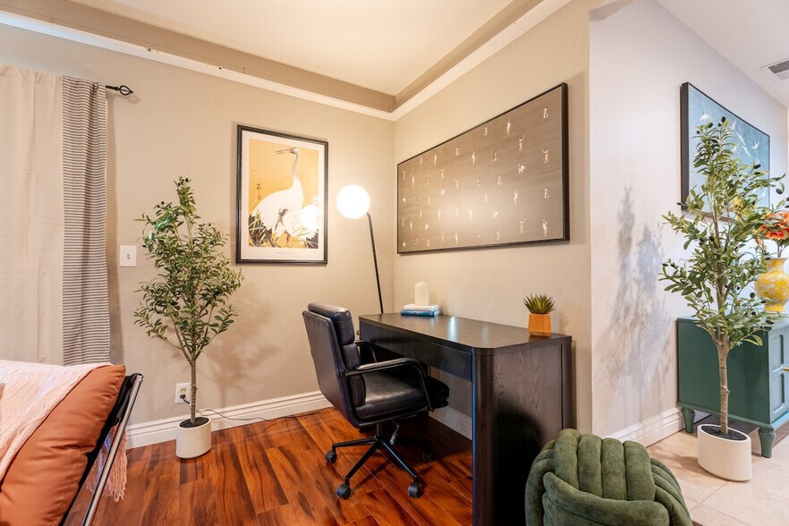 Building Photo - 771 Century Dr