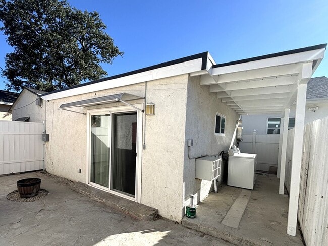 Building Photo - 8060 Kyle St