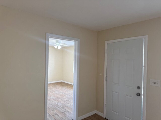 Building Photo - Spacious 2 Bedroom