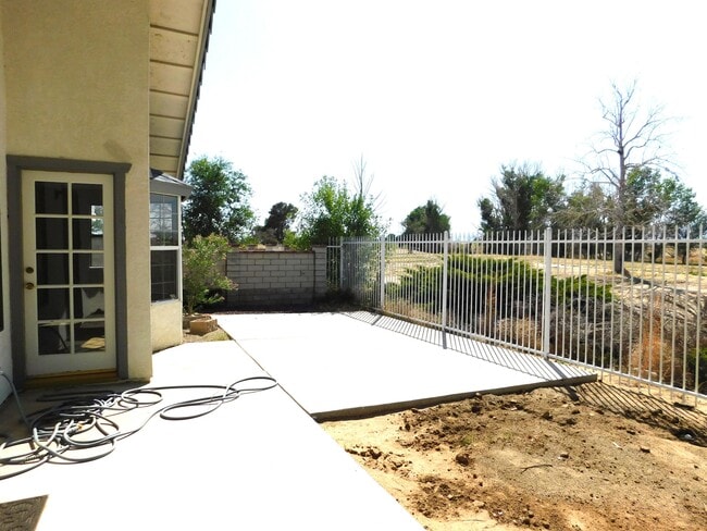 Building Photo - 21253 Windsong St
