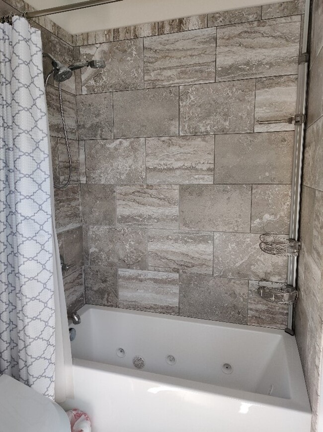 Junior Suite Bathroom, with Jacuzzi tub - 2039 Cartier Way