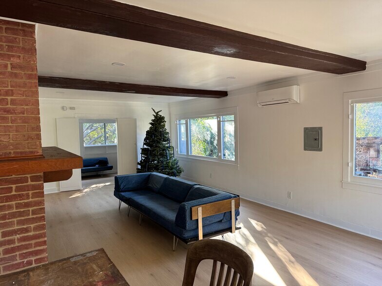 Building Photo - 5924 Hayes Ave