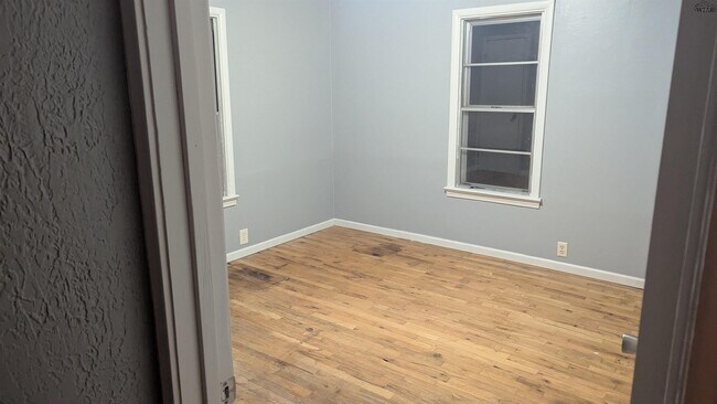 Building Photo - 1400 34th St