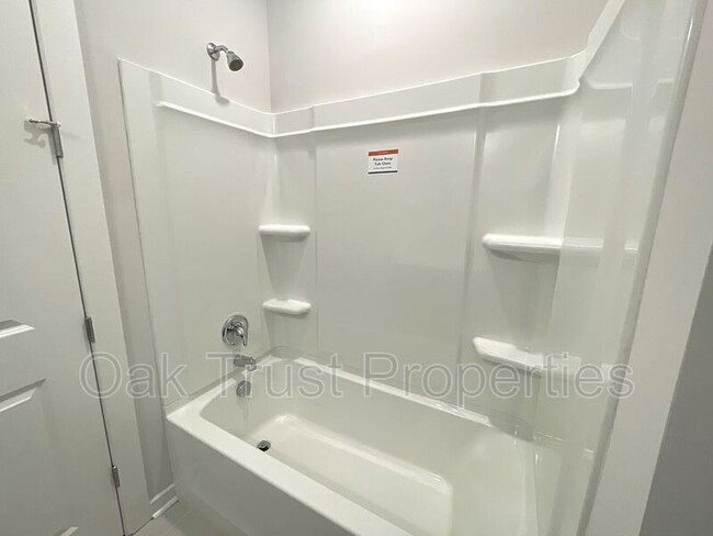 Building Photo - 105 Summer Tanager Dr