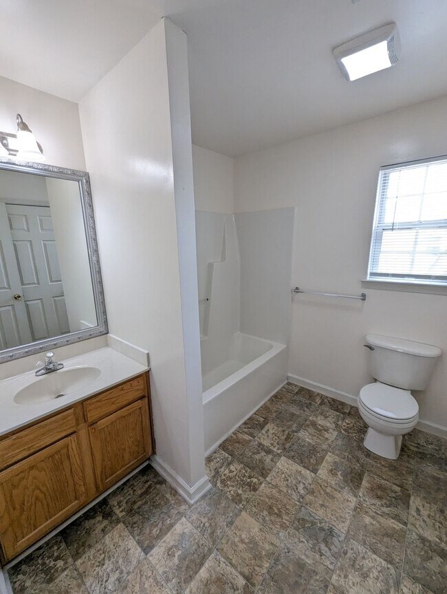 Building Photo - 204 Burgandy Rd, Williamsburg VA 23185