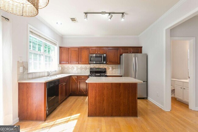 Building Photo - 485 Friars Head Dr NE