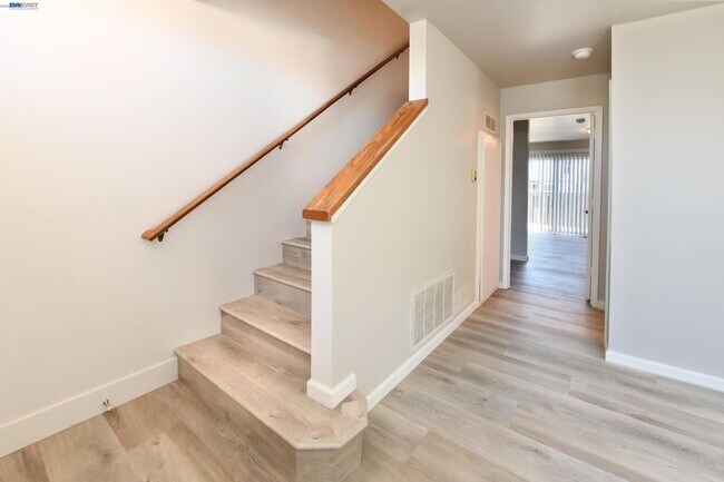 Building Photo - 2716 Adeline St