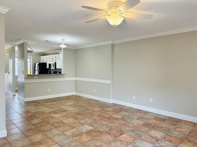 Building Photo - Two Bedroom Townhome located on Golf Course