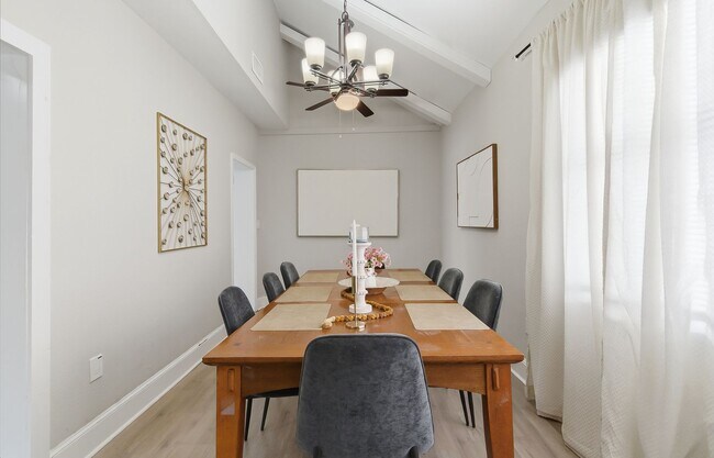 Building Photo - Charming Sarasota Retreat –4-Bedroom/3-Bathroom Modern Pool Home Near Everything!