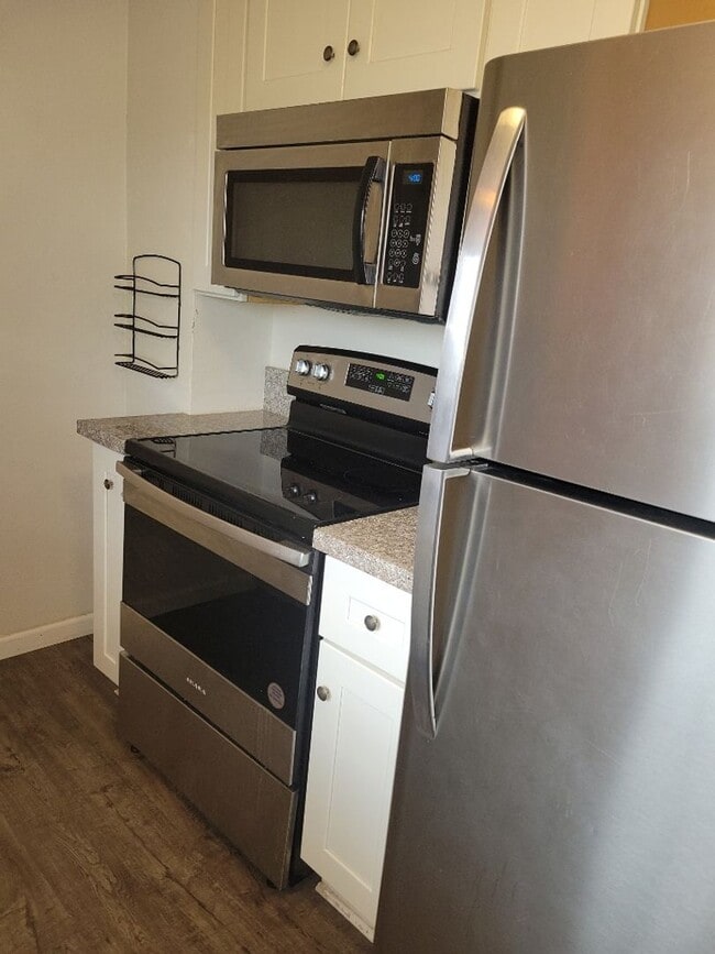 Building Photo - 276 Perrydale Ave