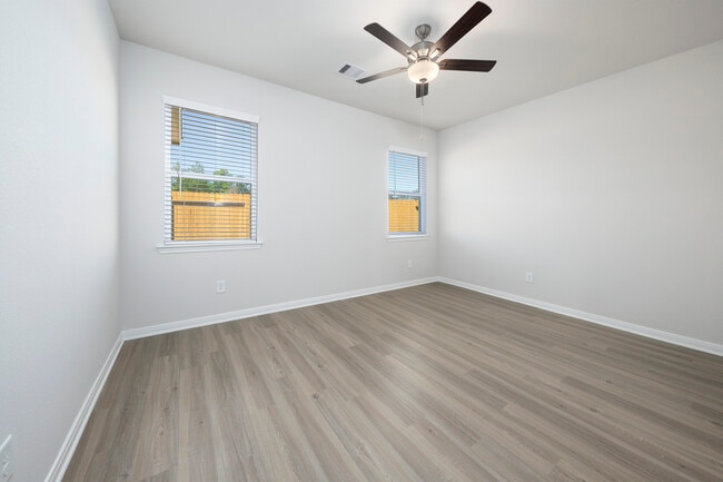 Building Photo - 15446 Maple Ter Dr