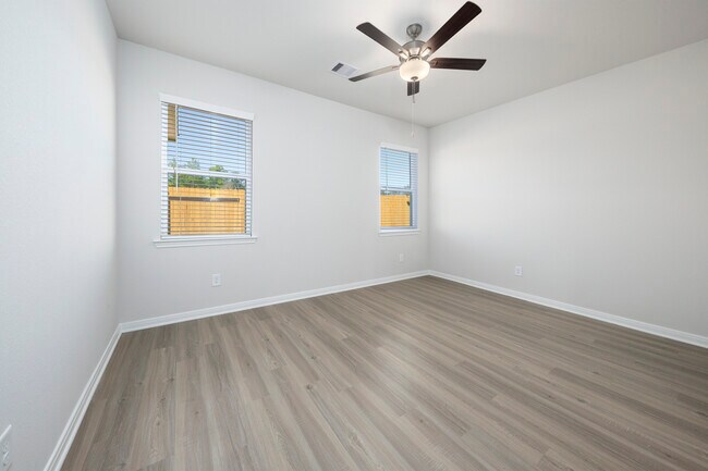 Building Photo - 15615 Plum Brk Dr