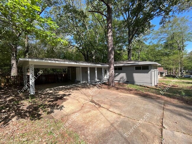 Building Photo - 160 Meadowview St