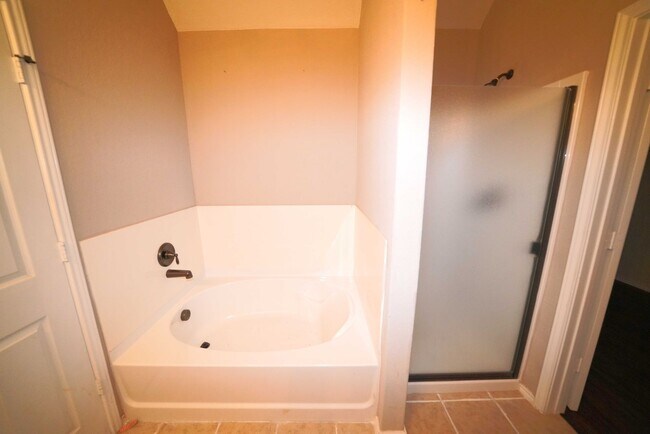 Building Photo - 3730 Acorn Pl