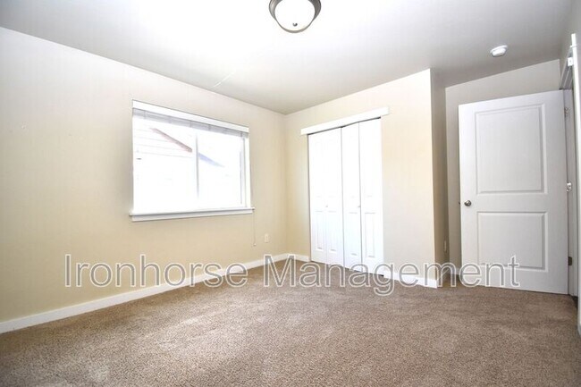 Building Photo - 2226 Baxter Ln
