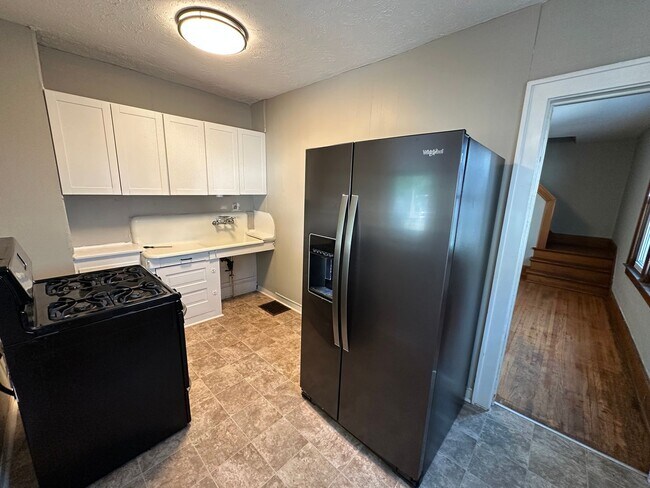 Building Photo - S Washington Ave 1041-1043 MLR