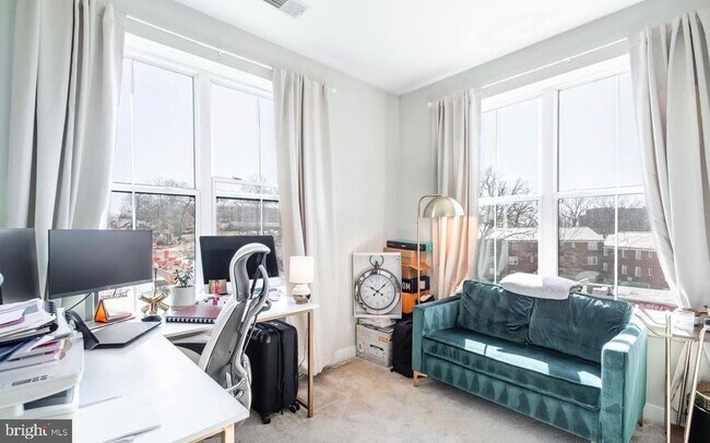 Building Photo - 989 S Buchanan St