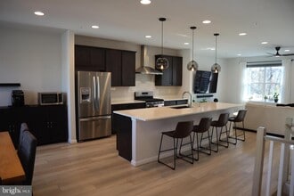 Building Photo - 585 Cross Chase Dr