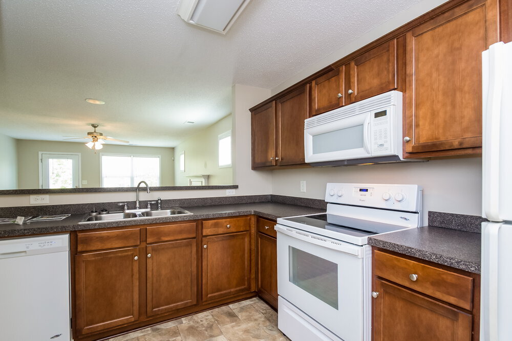 Building Photo - 42 Oakbrook Dr