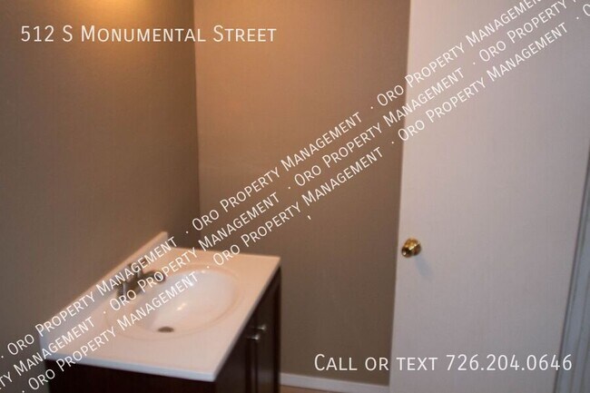 Building Photo - 512 S Monumental St