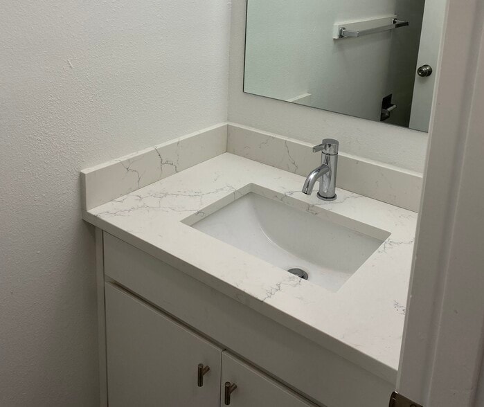 guest bath - 1815 SE Harney St