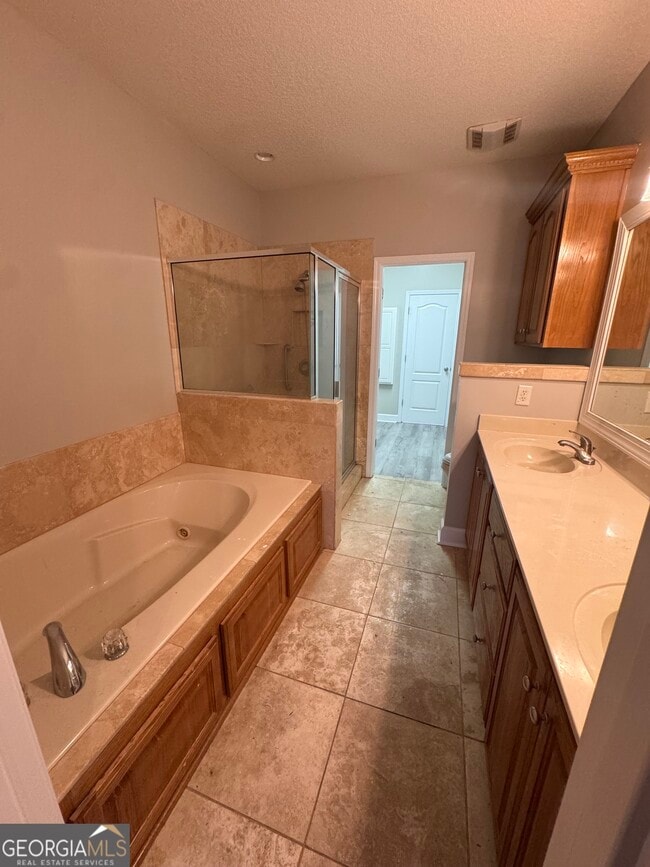 Building Photo - 121 Austin Ryan Dr