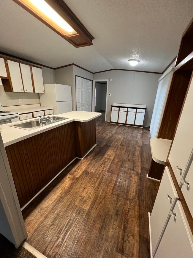 Building Photo - 691 Julia St