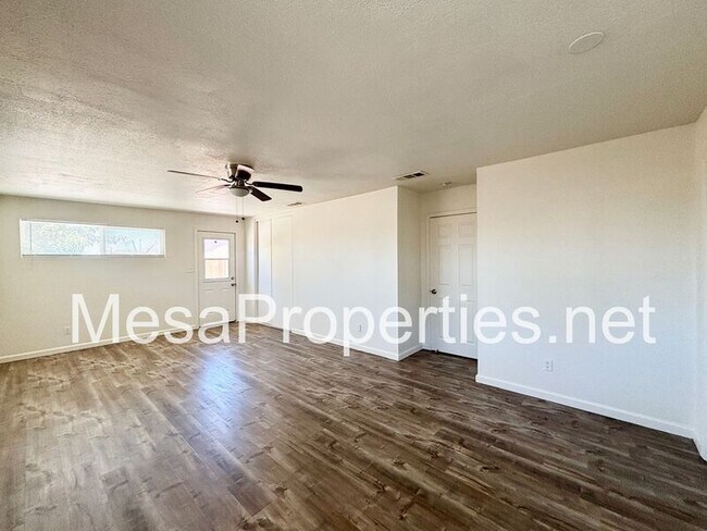 Building Photo - 820 Caliente Dr