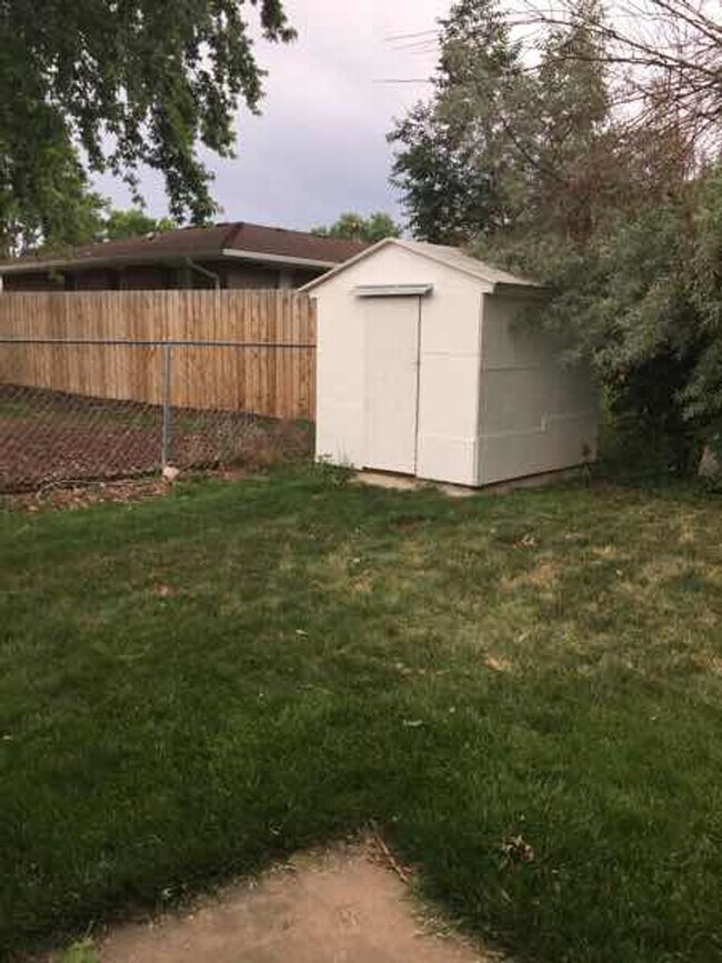 Building Photo - 1105-1107 Baker St Duplex