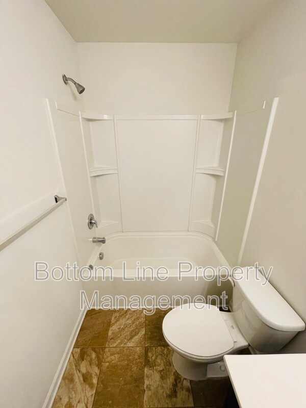 Building Photo - 5316 Park Brook Dr