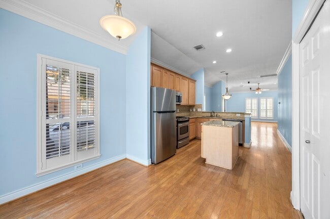 Building Photo - 3429 Clearview Cir