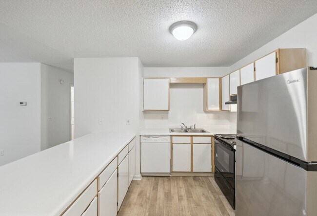 Building Photo - Where Comfort Meets Convenience!