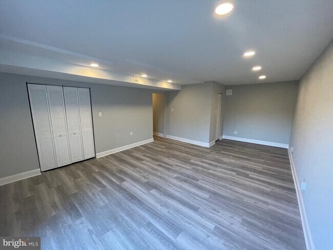 Building Photo - 6415 Whitwell Ct